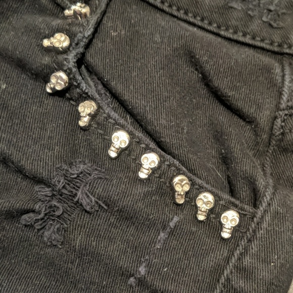 Shorts - Picture 2 of 3